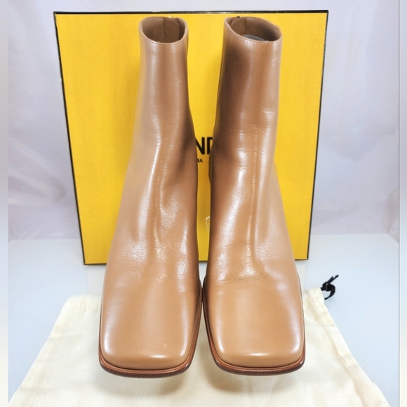 NEW$1,450 Fendi Capretto Baguette Gold Logo Heel Leather Bootie Boots Sz 38 (8) - Picture 9 of 16